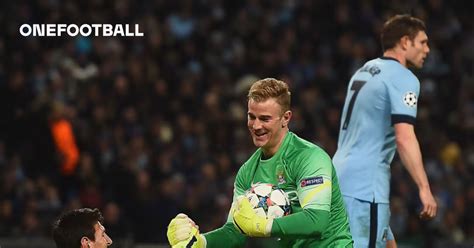 Joe Hart kivédi Lionel Messi büntetőjét