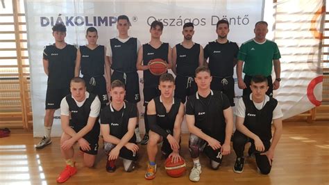 Kovács István a kecskeméti kosárlabda csapat kispadjánál