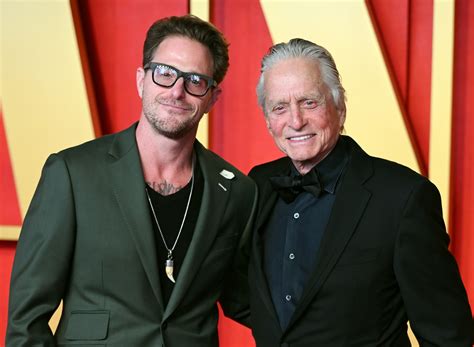 Michael Douglas gyermekként szüleivel