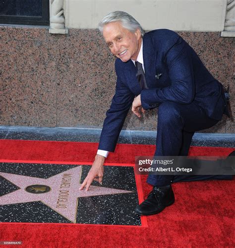 Michael Douglas a Hollywood Walk of Fame csillagával
