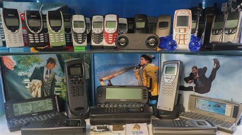 Kép: Régi Nokia telefon és a * gomb a billentyűzeten