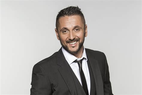 Majoros Péter Majka műsorvezető a Tizenkét okos ember stúdiójában