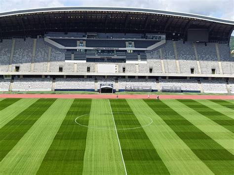 A stadion modern hibrid gyepszőnyege