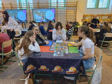 Társasjáték verseny helyszíne és résztvevői