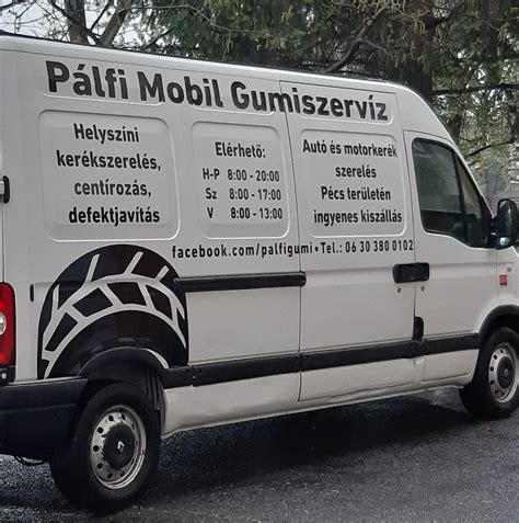 mobil gumiszerviz autó a helyszínen