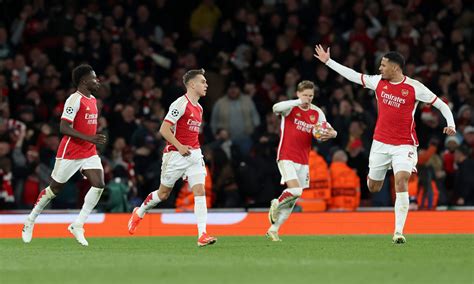 Az Arsenal és az Östersunds FK játékosai a mérkőzésen