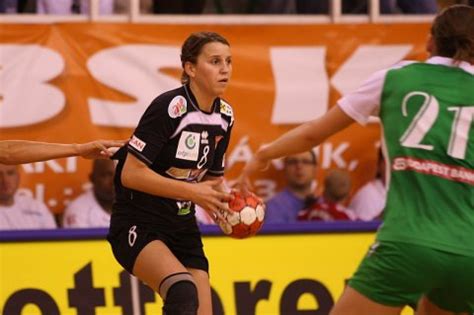 Csáki Viktória portré fotója.