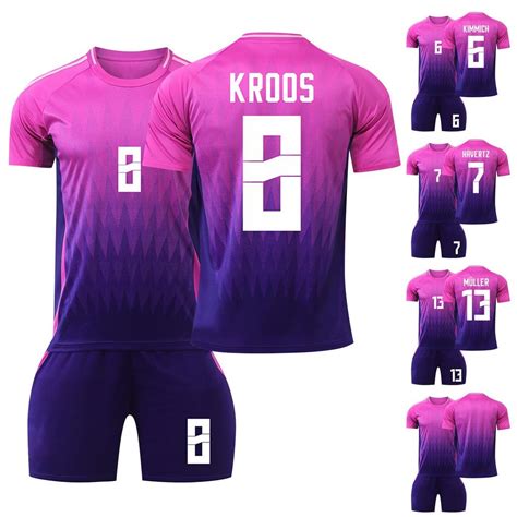 Különleges és betiltott futballmezek kollázsa