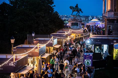 A Balatonfüredi borfesztivál hangulata