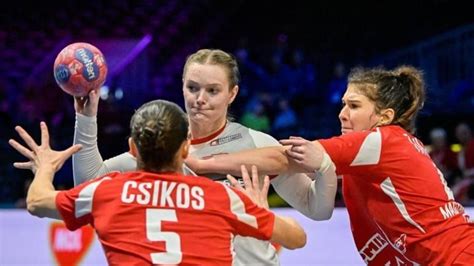 A két csapat logója egymással szemben, sérült játékosokat jelző ikonokkal