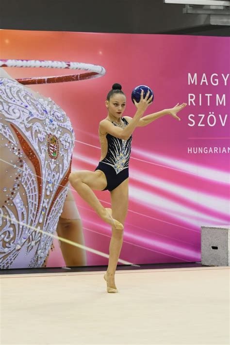 Ritmikus gimnasztika kéziszerek: labda, karika, szalag, buzogány, kötél