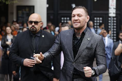 Conor McGregor edzés közben az oktagonban