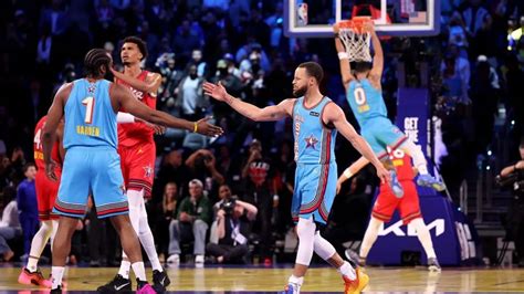 NBA mérkőzés hangulata és show elemek