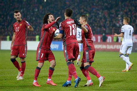 Henrih Mhitarjan az Arsenal mezében a pályán