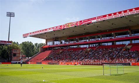 tömött stadion látképe