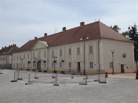 Kalocsa főtere a Szentháromság tér