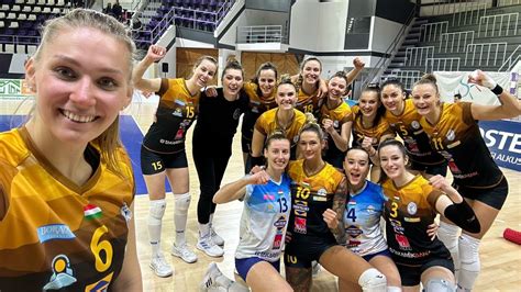 A Swietelsky-Békéscsaba női röplabdacsapata egy Extraliga mérkőzésen