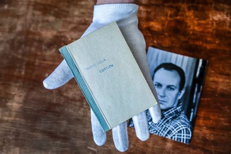 Tandori Dezső íróasztala és könyvei