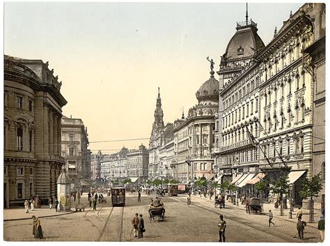 Régi budapesti utcakép, romok között zajló élettel