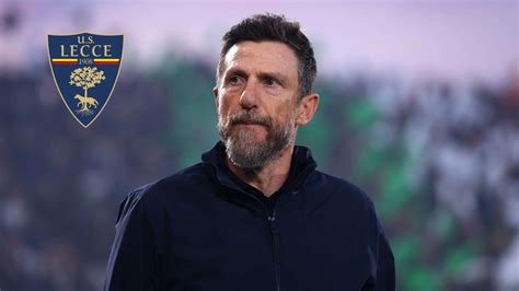 Eusebio Di Francesco, a Lecce vezetőedzője a pálya szélén