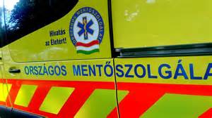 Mentők a lelátón egy szurkolói vészhelyzet után