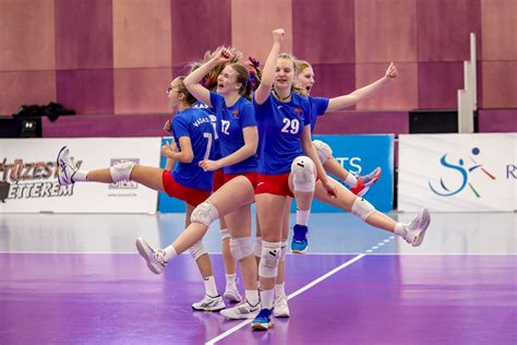 A pályára berohanó nő a döntőben