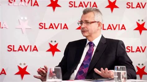 A Slavia alapítóinak első fotója, Jaroslav Hausmannal a középen