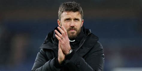 Michael Carrick taktikai utasításokat ad a meccs során