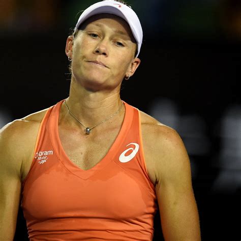 Samantha Stosur akcióban kemény pályán