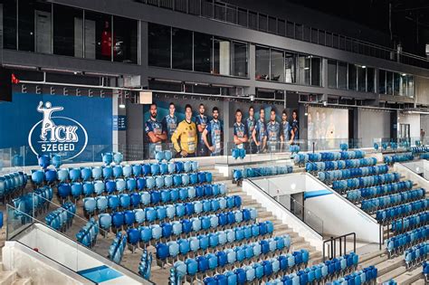 A Pick Aréna szurkolói boltja dedikálás idején