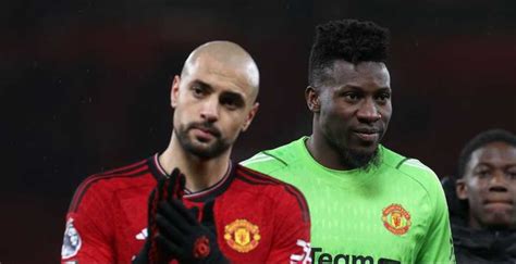 Manchester United edzői stáb és játékosok