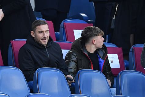 Totti falfestmény Rómában, a klubhoz való kötődés szimbólumaként