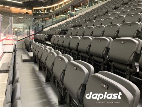 DAPLAST AVATAR székek egy modern stadionban