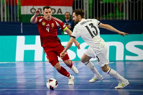 Játékvezetők egy futsal mérkőzésen