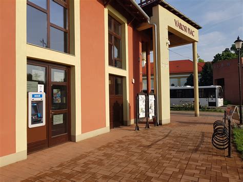 Az intézmény főporta bejárata
