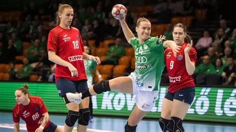 Kézilabda játékos szabaddobást végez