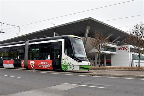 A DVTK akadémia épülete modern környezetben