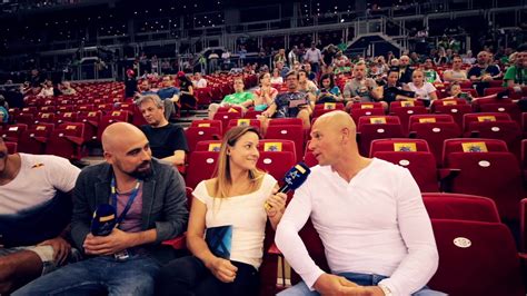 Szalay Edit műsorvezetőként egy sporteseményen