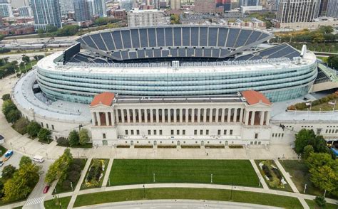 A Soldier Field stadion külső és belső látképe
