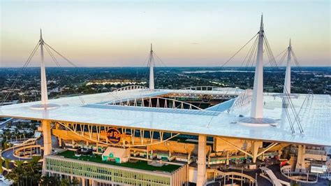 Dél-amerikai futballszurkolók a stadionban