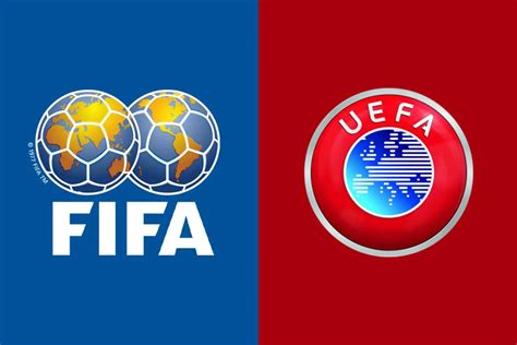 UEFA és FIFA logók, valamint Montenegró zászlaja