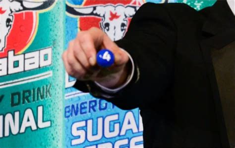 A Carabao Cup trófeája a döntő előtt
