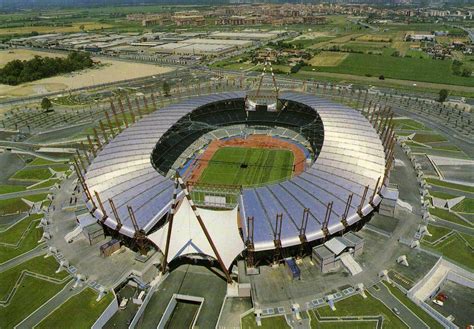 A Stadio delle Alpi bontási munkálatai