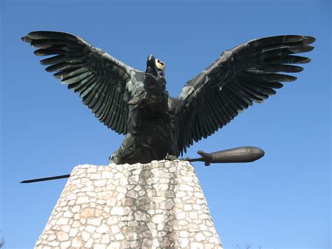 A tatabányai turulmadár szobor