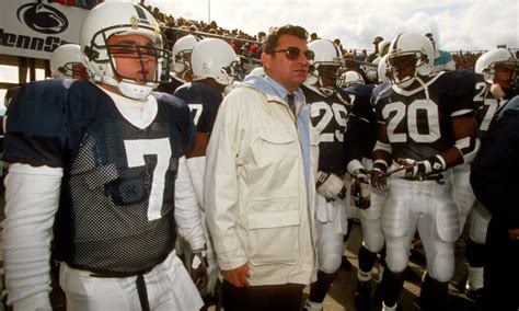Joe Paterno egykori edző és a köré épült botrány