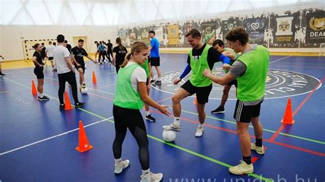 Edzői megbeszélés és képzés a Debreceni Sportiskolában