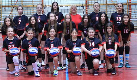 U15-ös röplabda csapat edzésen