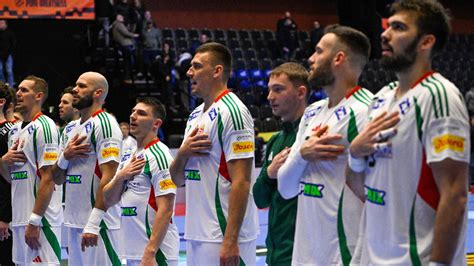 Fiú futsalcsapat tagjai meccs után