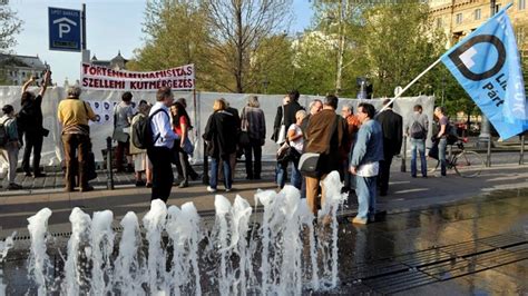 Közös szurkolás a budapesti Szabadság téren