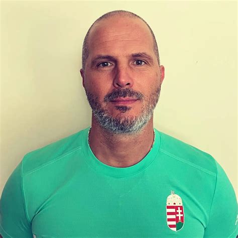 Limbacher Róbert box edző portréja